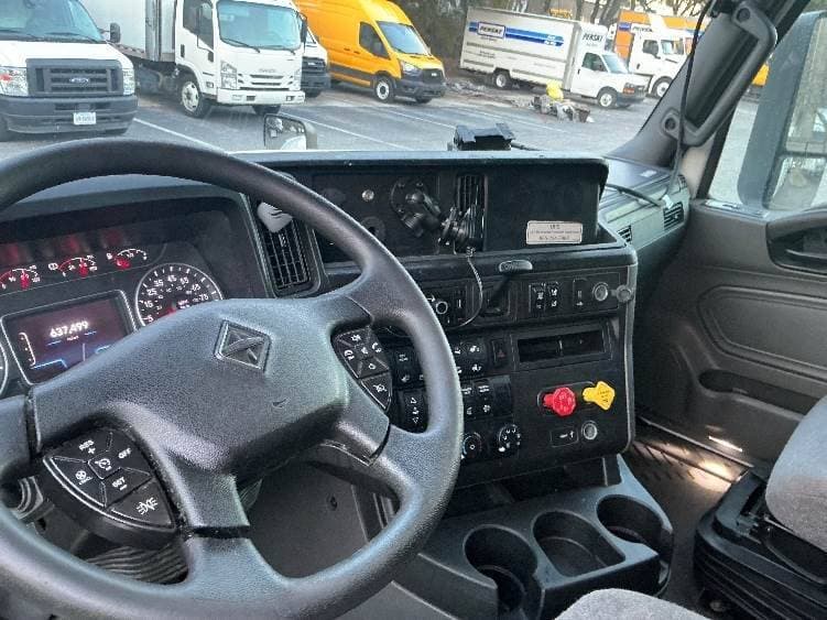 2023 International LT62F image 5