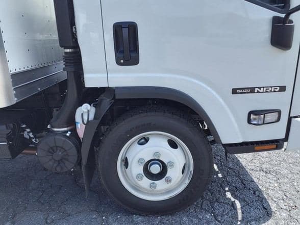 2025 Isuzu NRR image 2