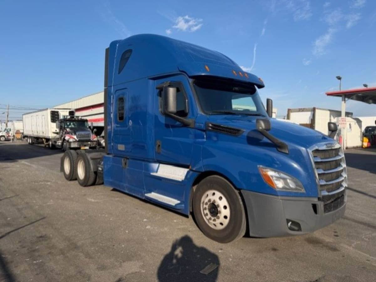 2020 Freightliner Cascadia 126 Sleeper Semi Truck - 72" Condo Sleeper, 505HP, 12 Speed Automatic image 3
