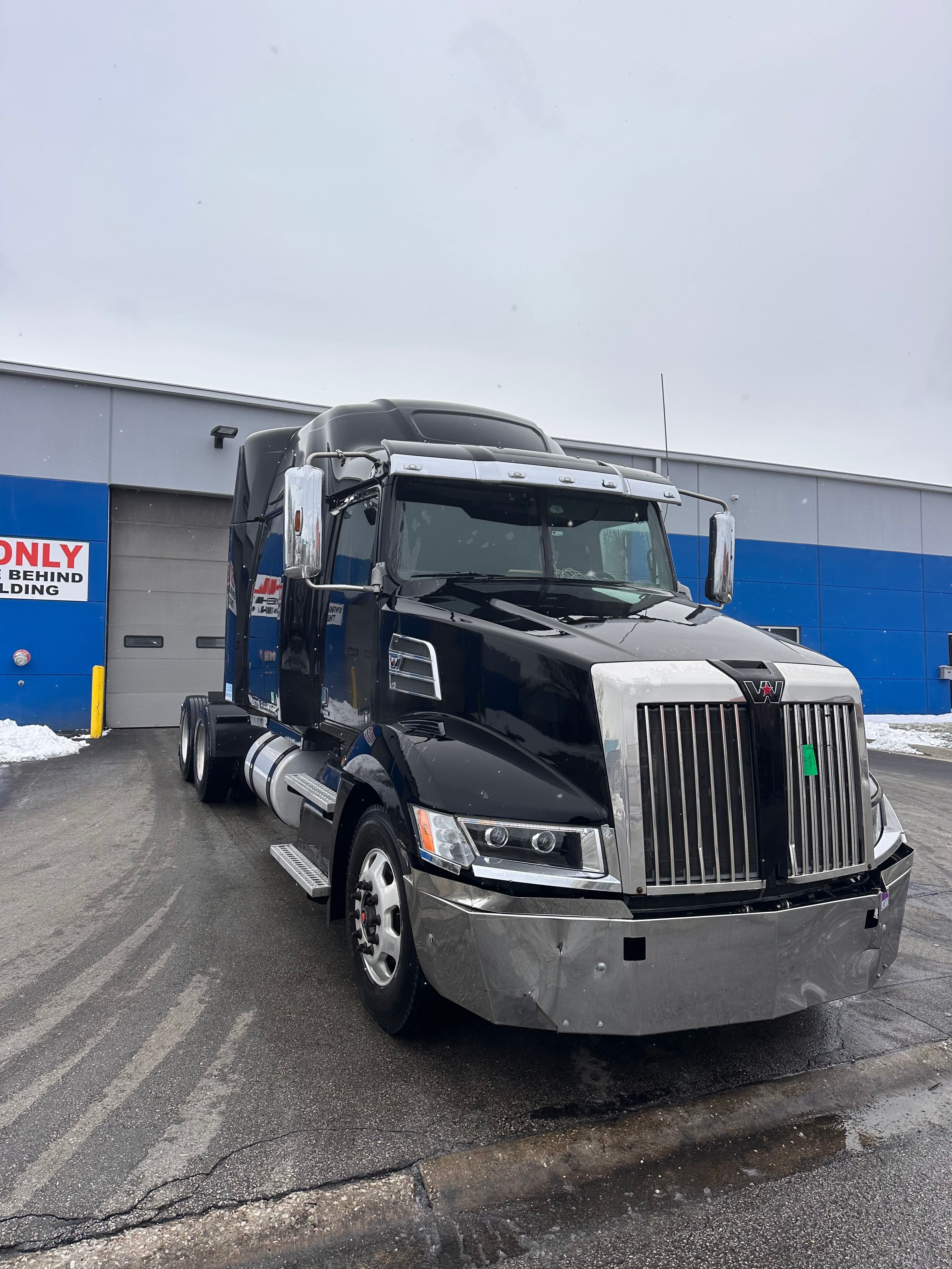 2016 Western Star 5700 image 2