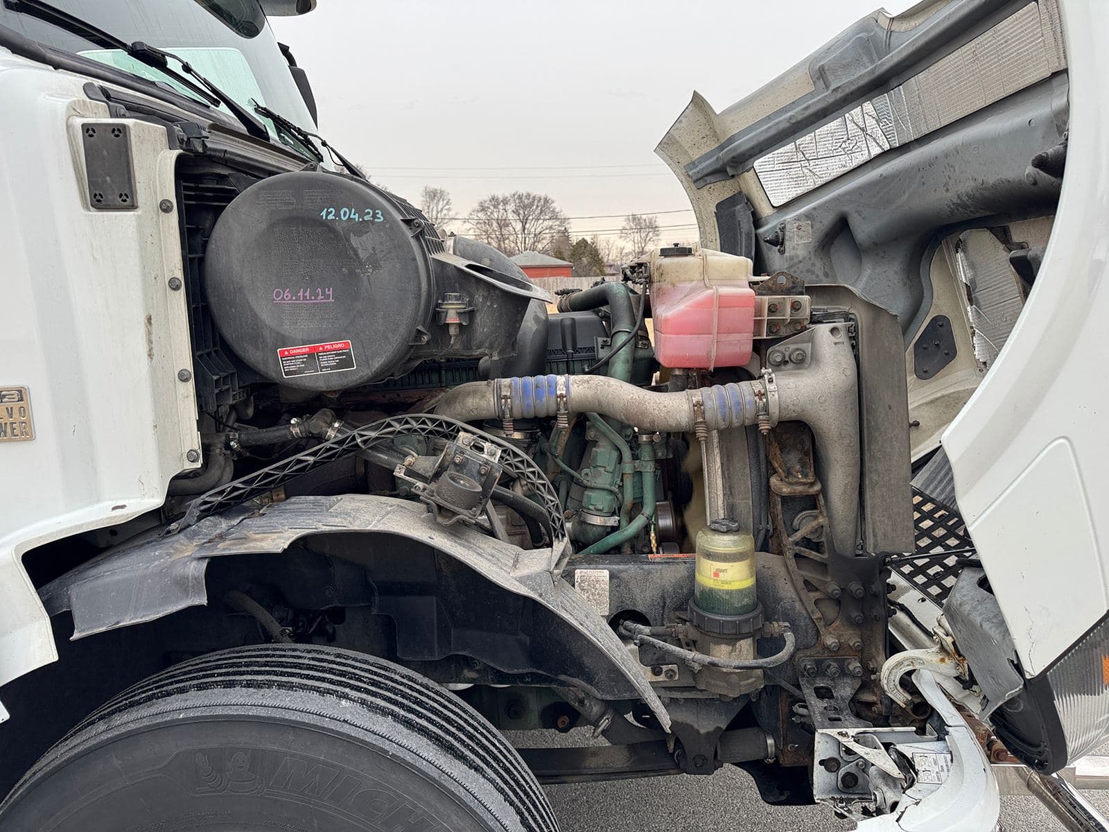 2018 Volvo VNL670 image 12