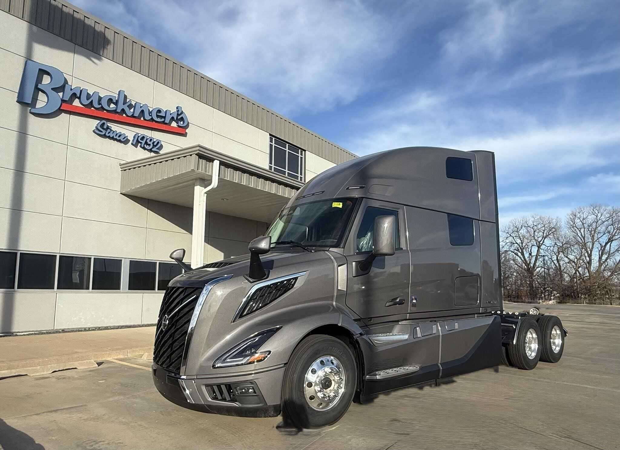 2026 Volvo NEW VNL image 12