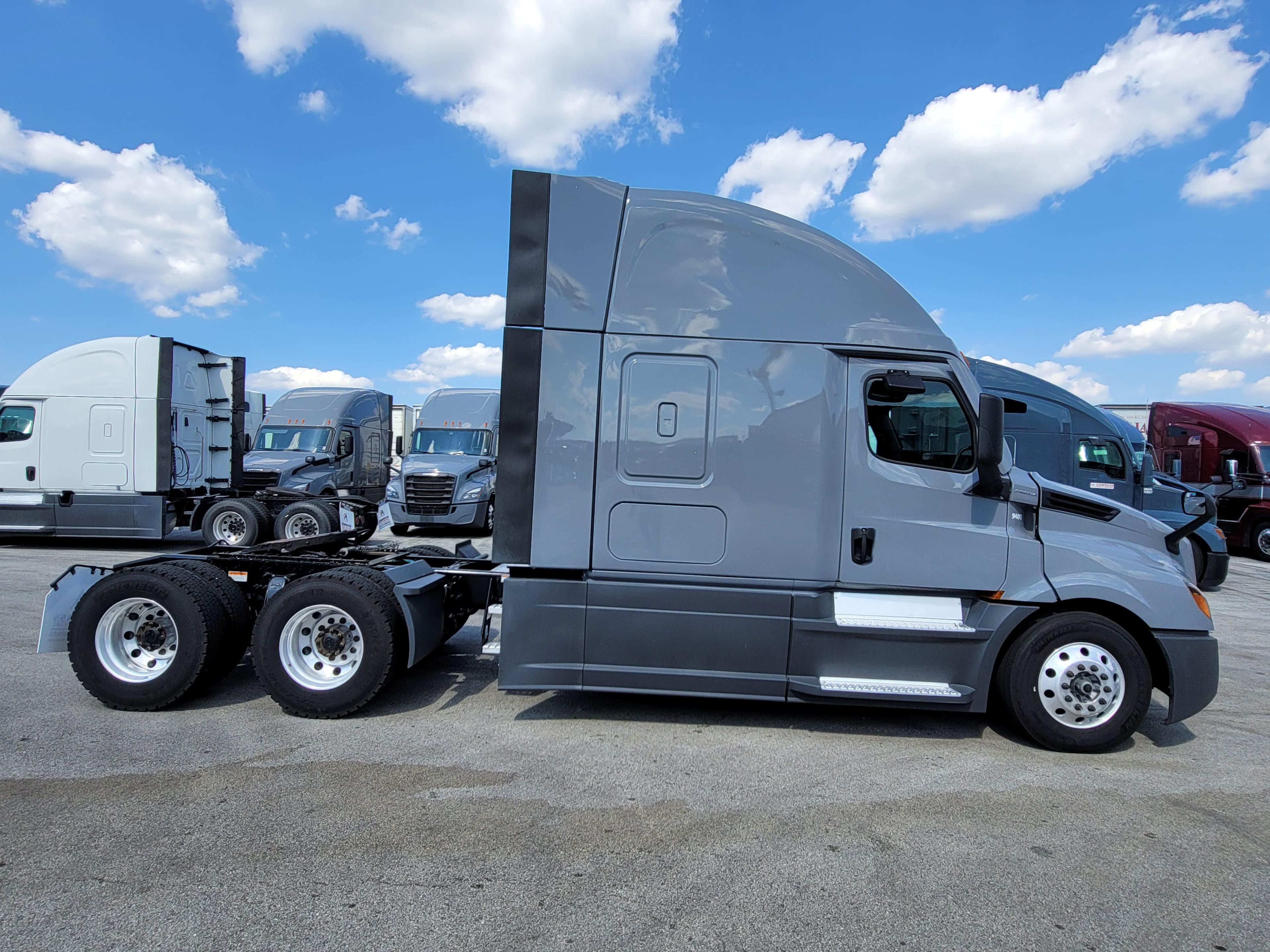 2024 Freightliner Cascadia 126 image 4