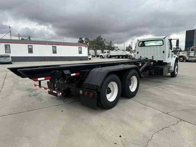 2018 Freightliner M2 image 6