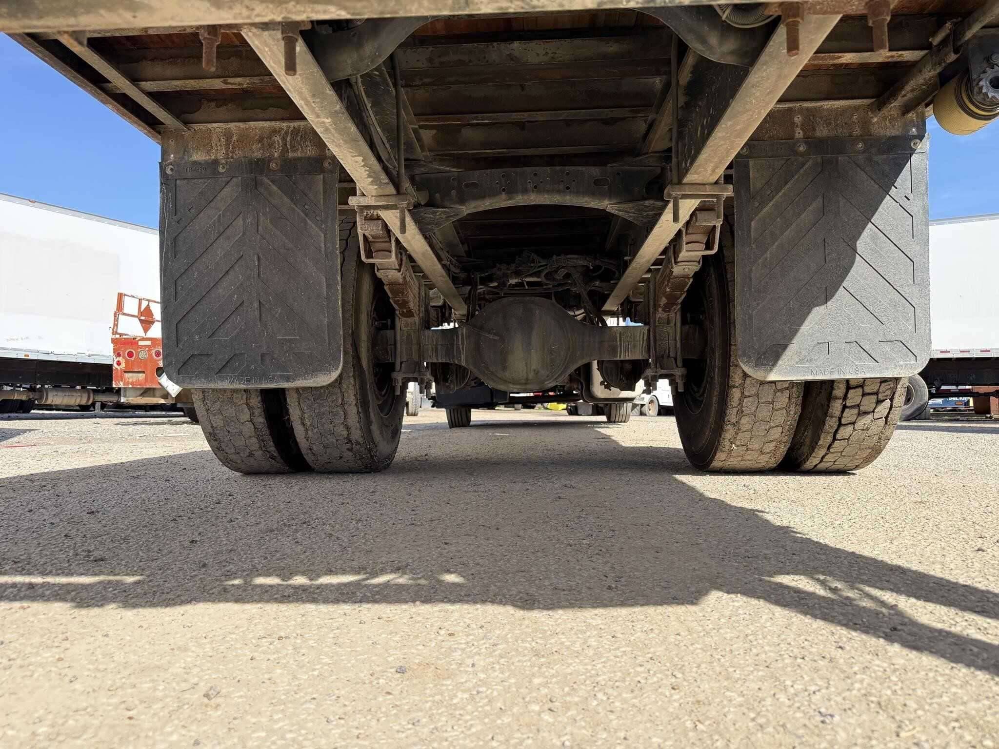 2017 Freightliner M2 image 3