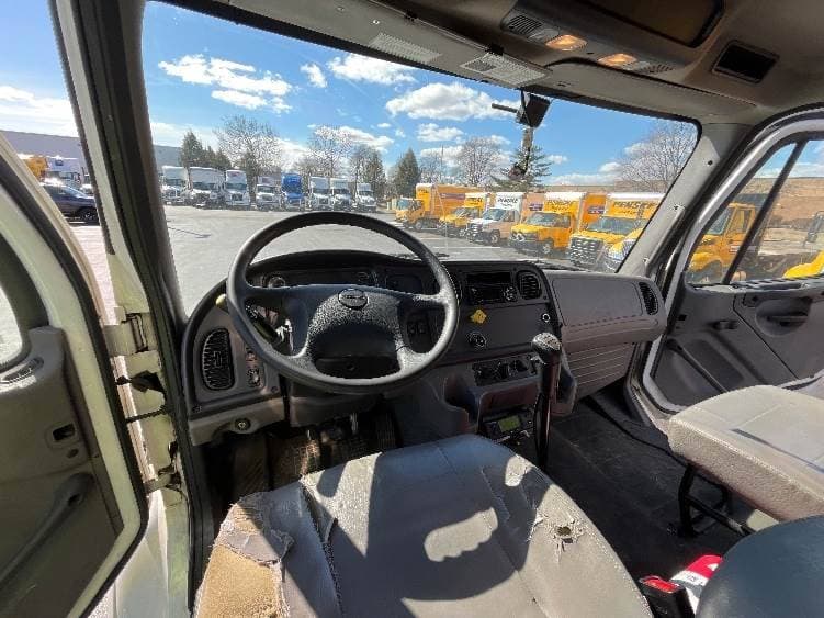 2021 Freightliner M2 image 6