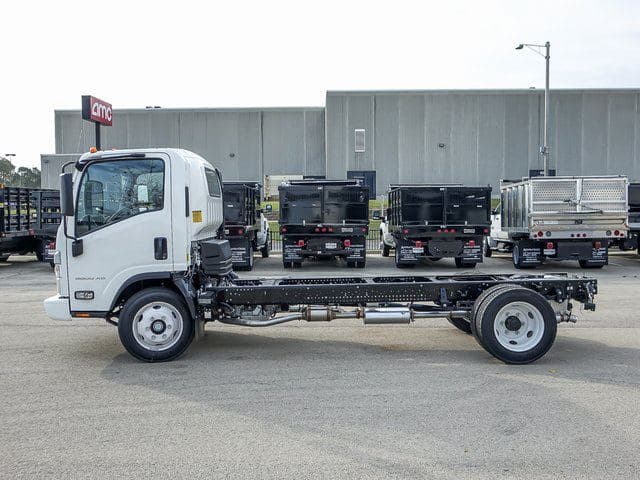2025 Chevrolet 5500 XG LCF Gas Work Truck 150" Wheelbase Cab Chassis image 6