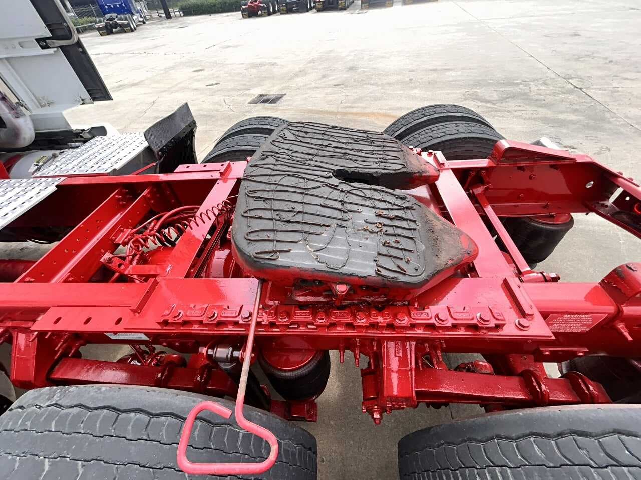 2020 Volvo VNL670 image 16