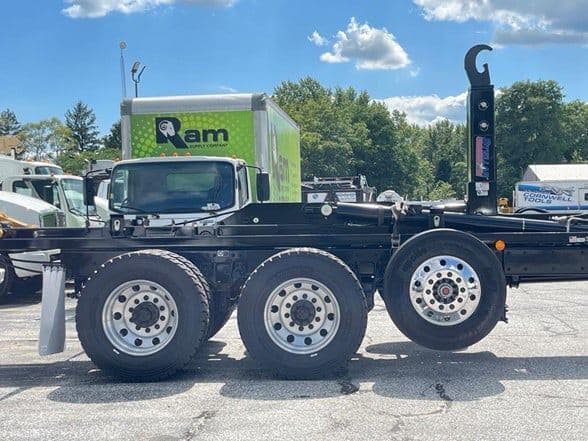 2025 Kenworth T880 image 6