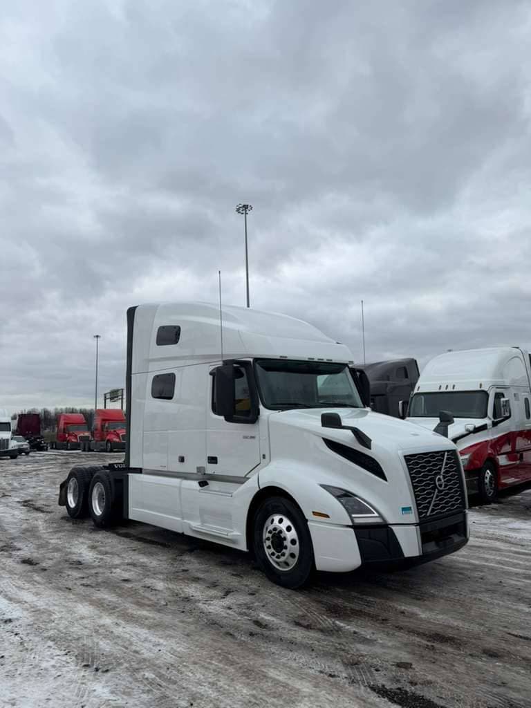 2022 Volvo VNL image 6