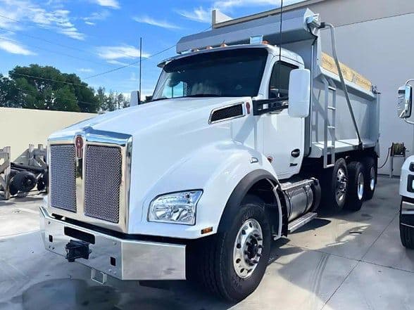2025 Kenworth T880 image 1