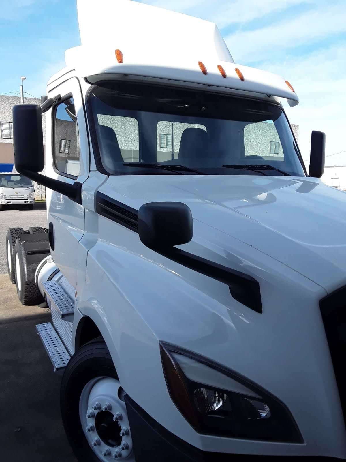 Used 2019 FREIGHTLINER Conventional - Day Cab - CASCADIA 126 For Sale image 2