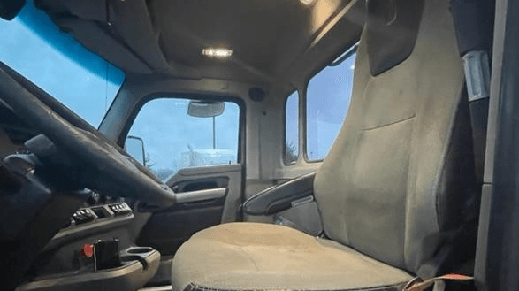 2020 Kenworth T680 image 9