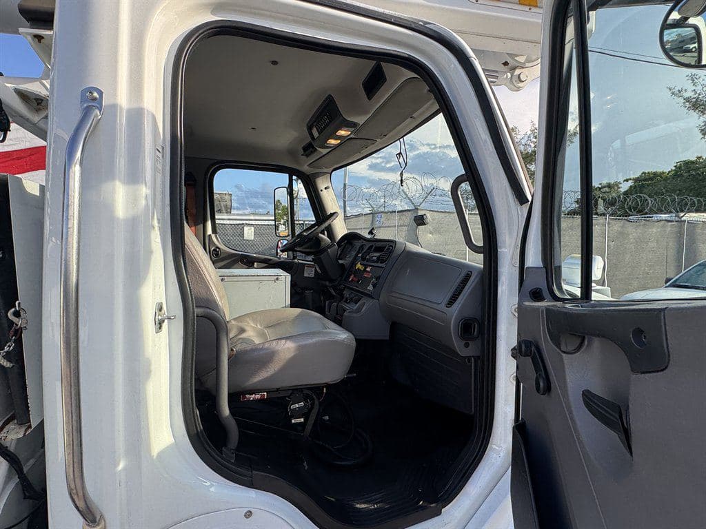 2016 Freightliner M2 106 image 53
