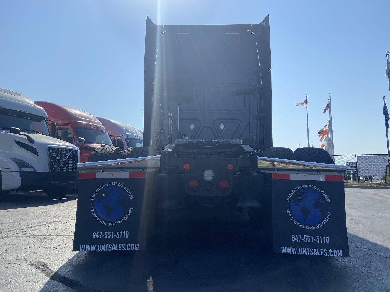 2020 FREIGHTLINER Cascadia CA126 Tandem Axle Sleeper image 7