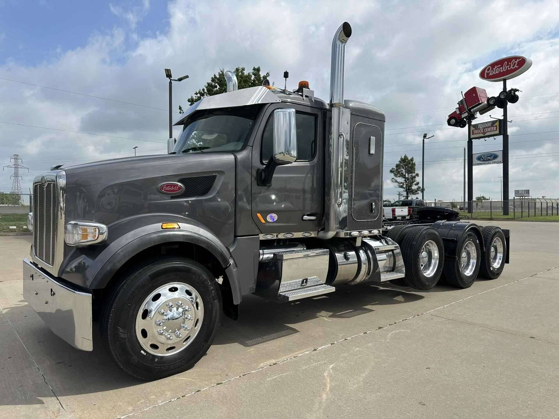 2021 Peterbilt 567 image 2