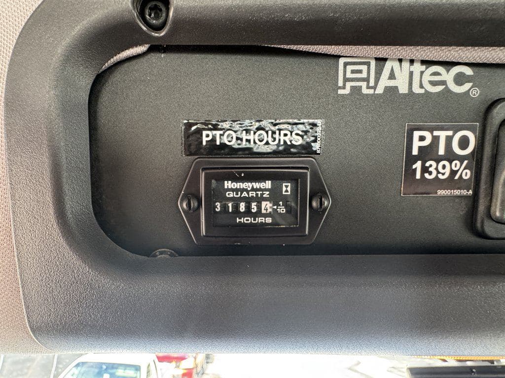 2015 Freightliner M2-112 image 80