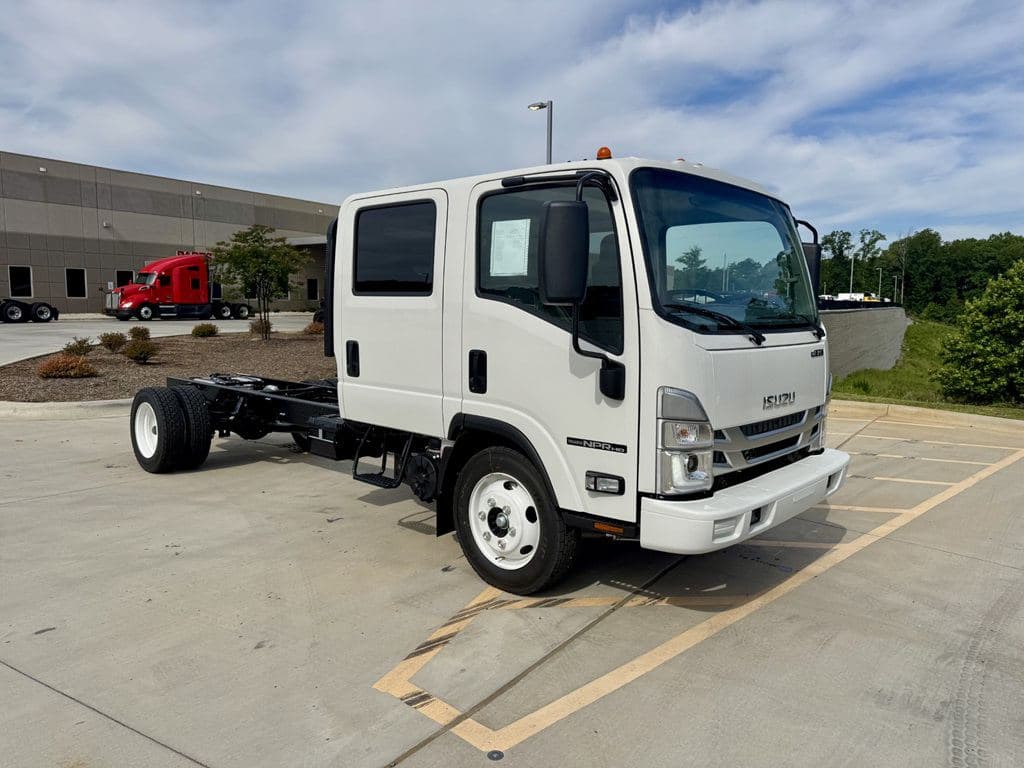New 2027 ISUZU NPR-HD image 1