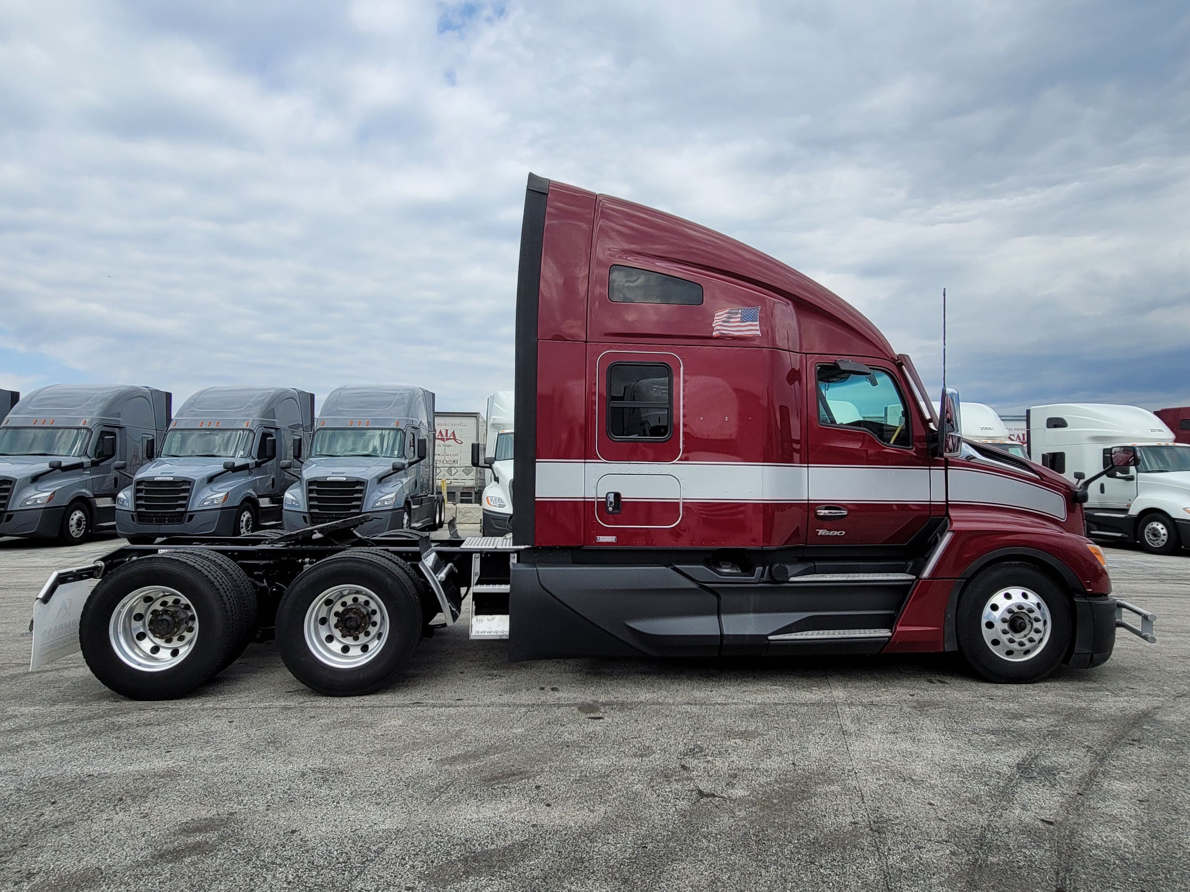 2023 Kenworth T680 image 4