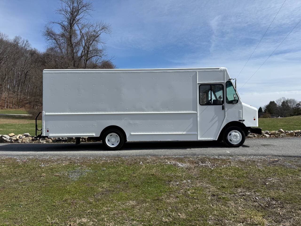 2021 Ford Stripped Chassis image 1