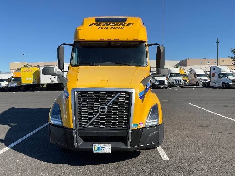 2022 Volvo VNL image 2