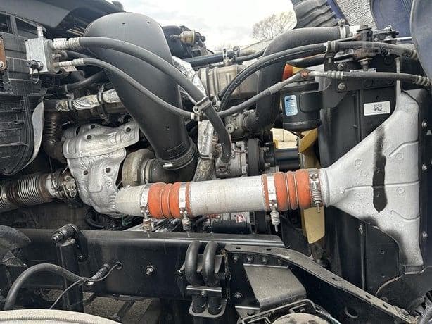 2018 Freightliner Cascadia image 16