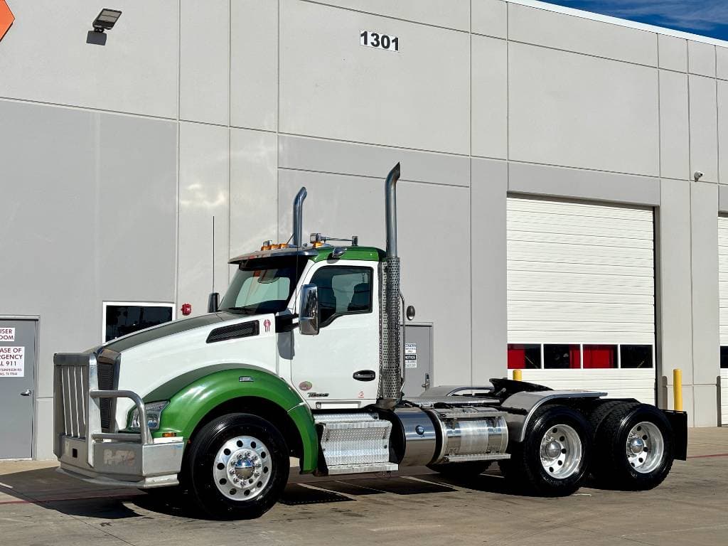 2021 Kenworth T880 image 2