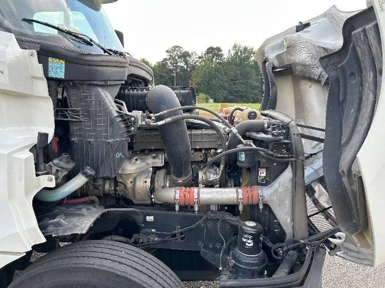 2018 Freightliner Cascadia image 3