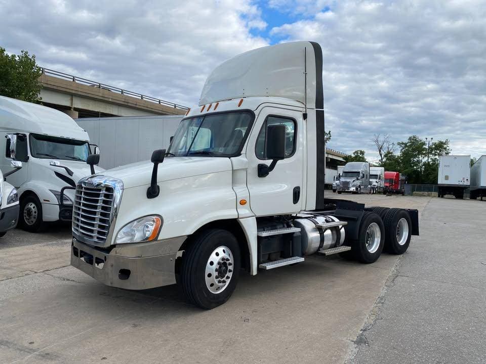 2019 Freightliner Cascadia image 3