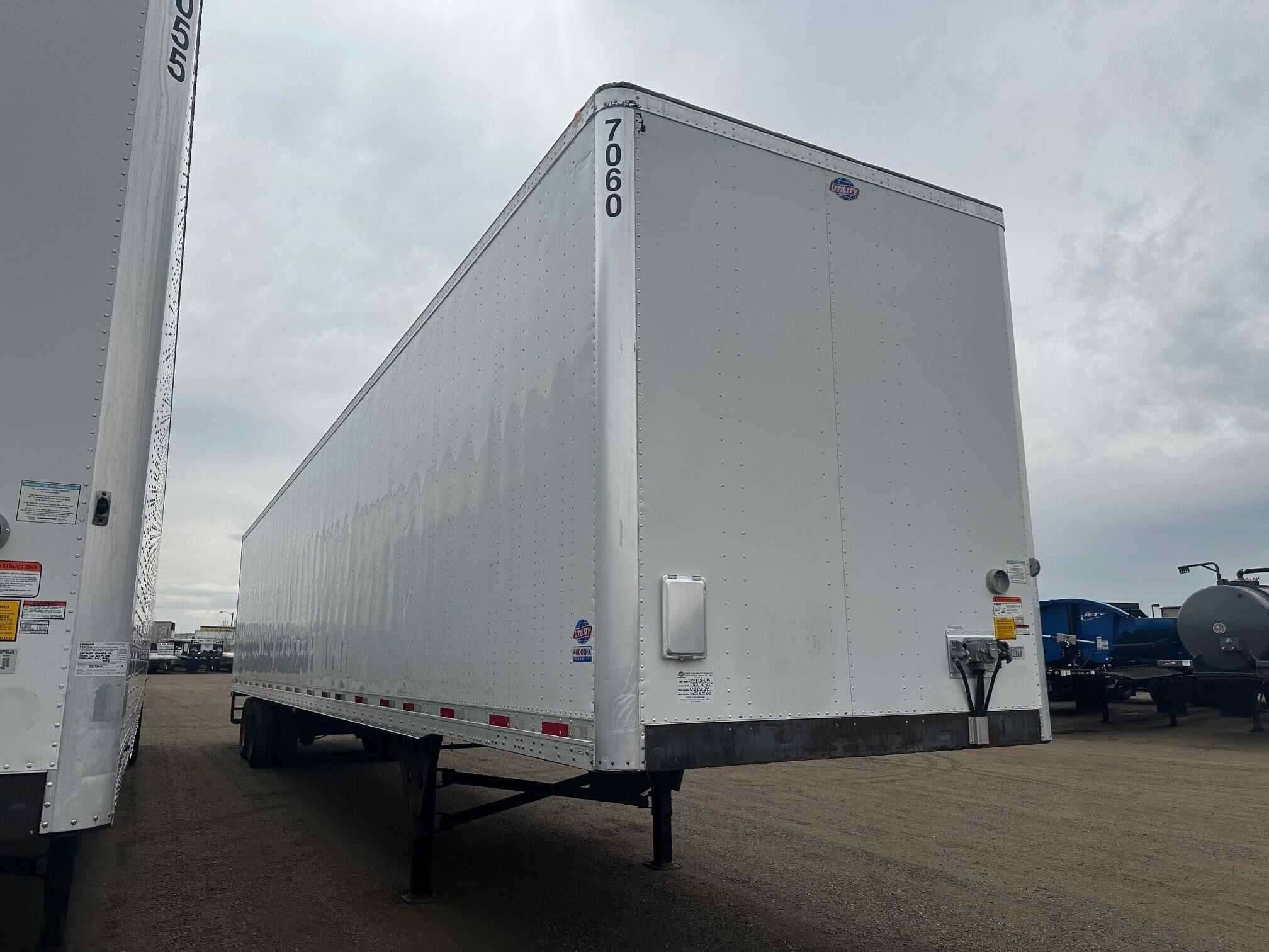 2018 Utility 4000DX 53 ft Dry Van Trailer image 1