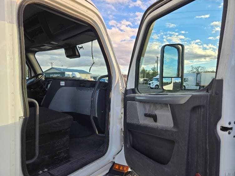 2021 Freightliner Cascadia image 11