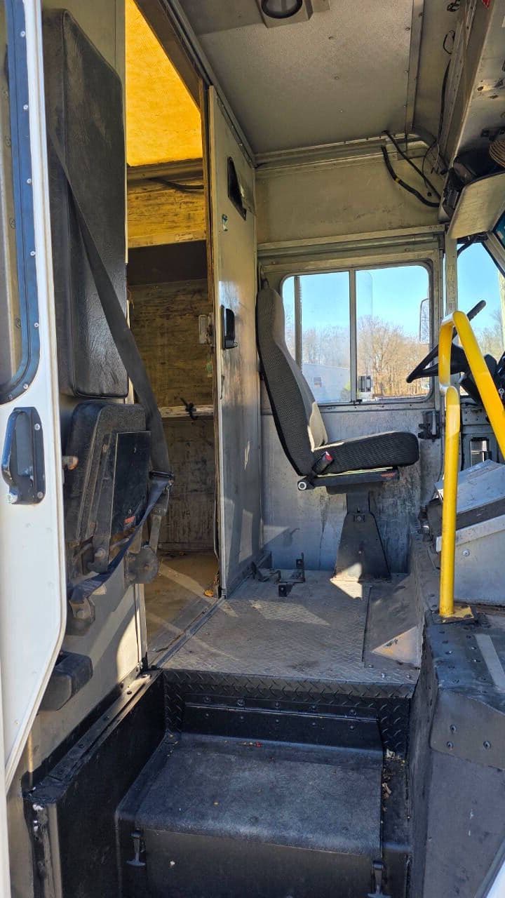 2018 Freightliner MT55 image 5