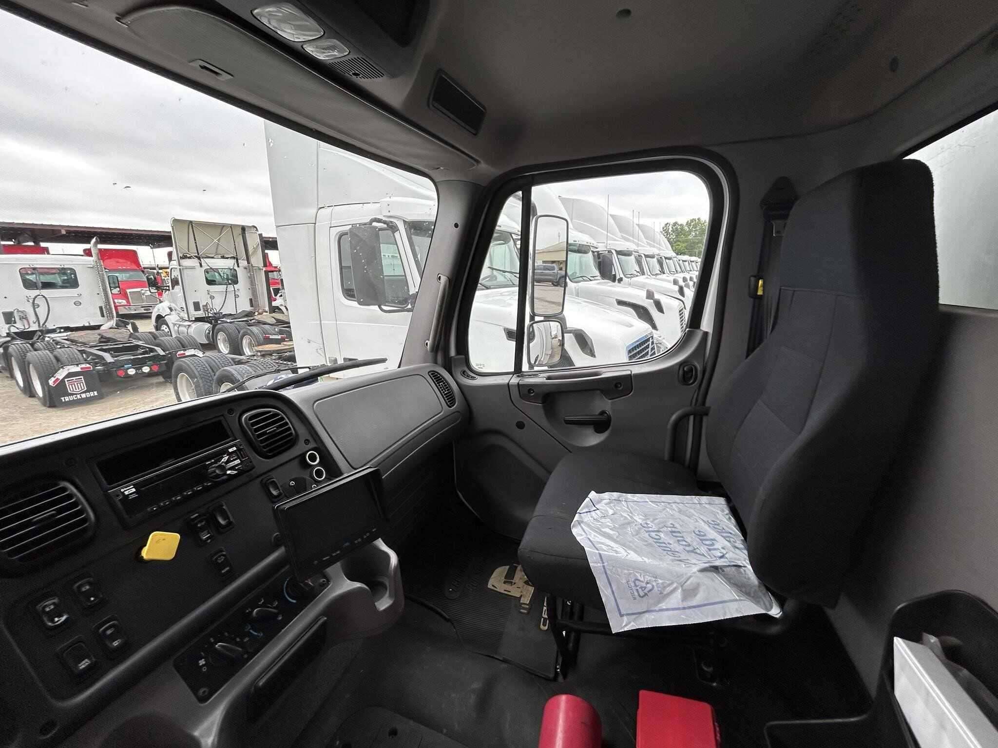 2019 Freightliner M2 image 12