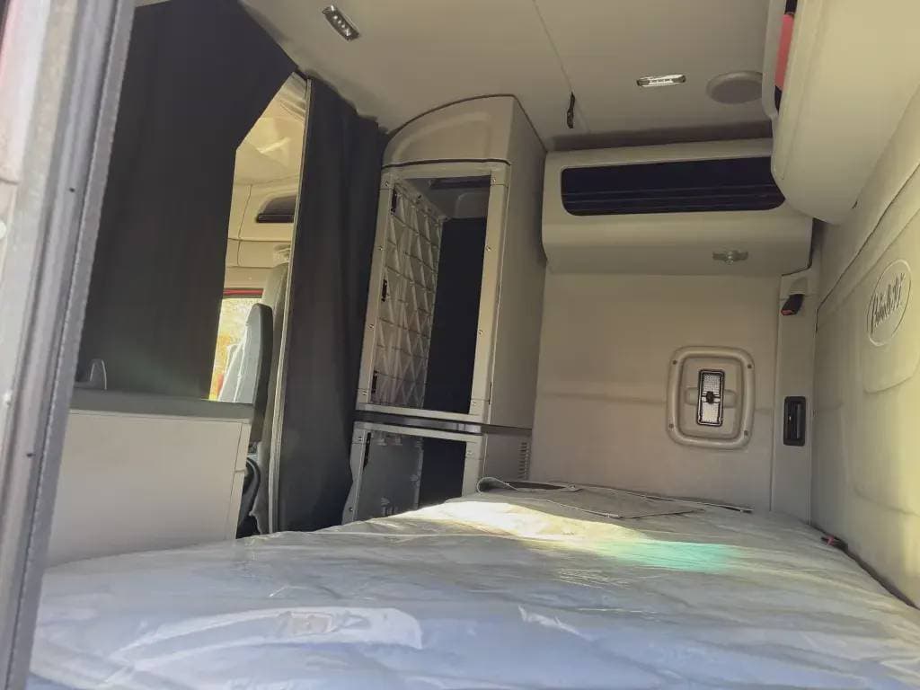 2022 Peterbilt 579 image 7