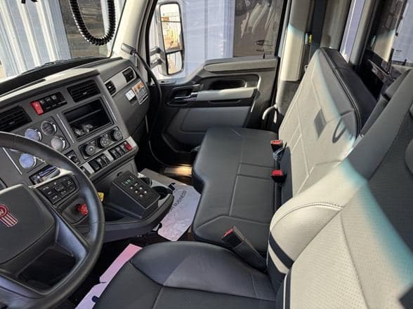 2026 Kenworth T880 image 11