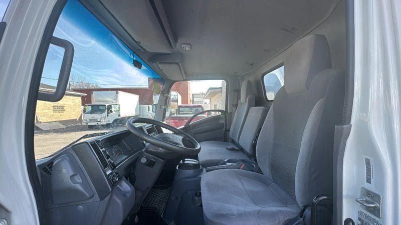 2019 Isuzu NPR image 9