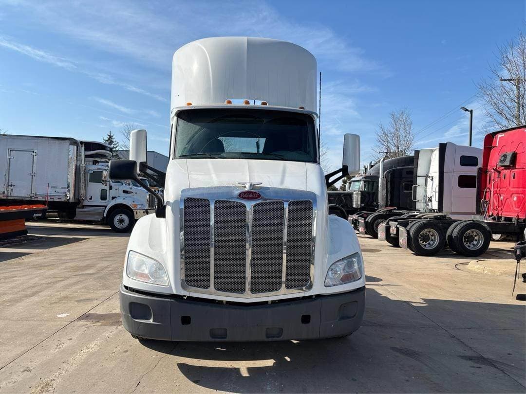 2020 Peterbilt 579 image 2