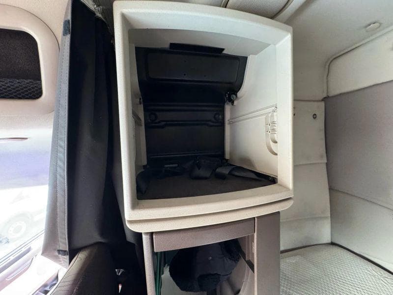 2012 Volvo VNL image 76