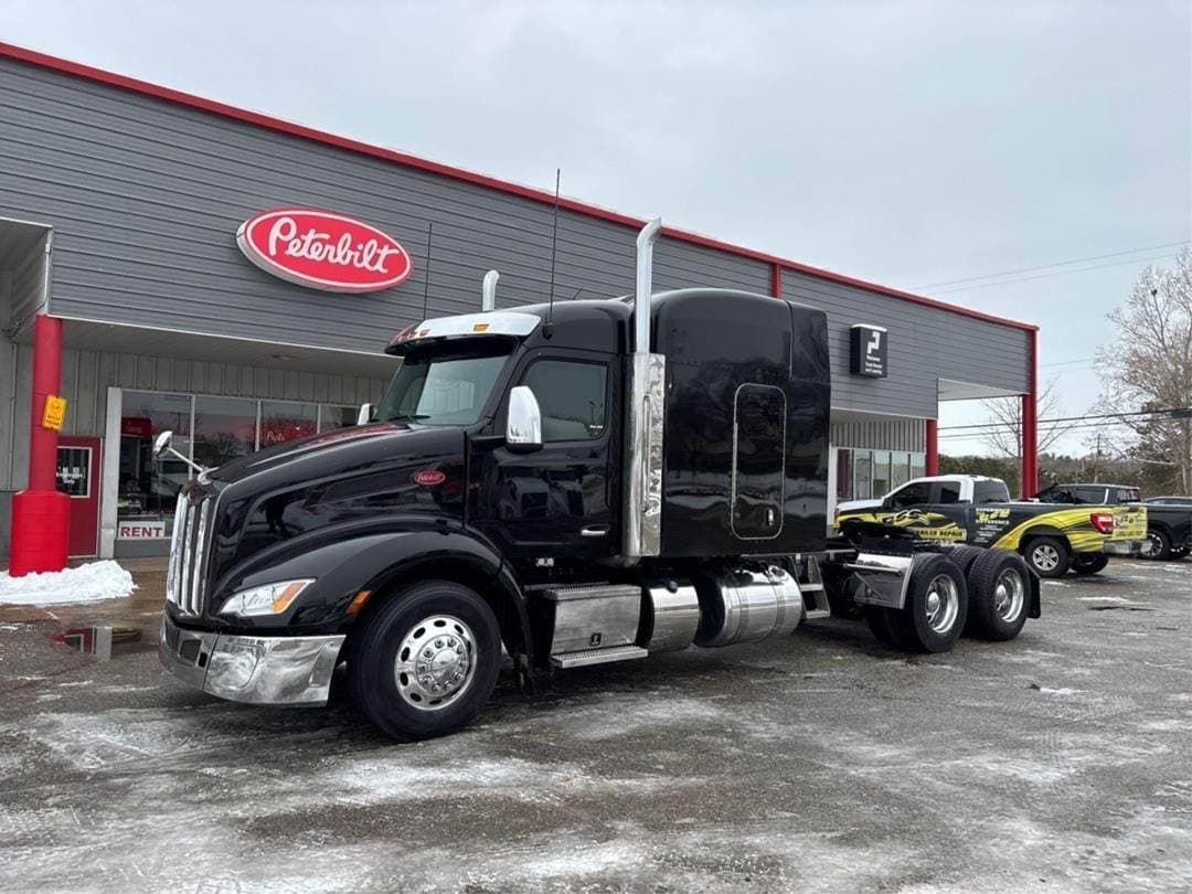 2023 Peterbilt 579 image 1