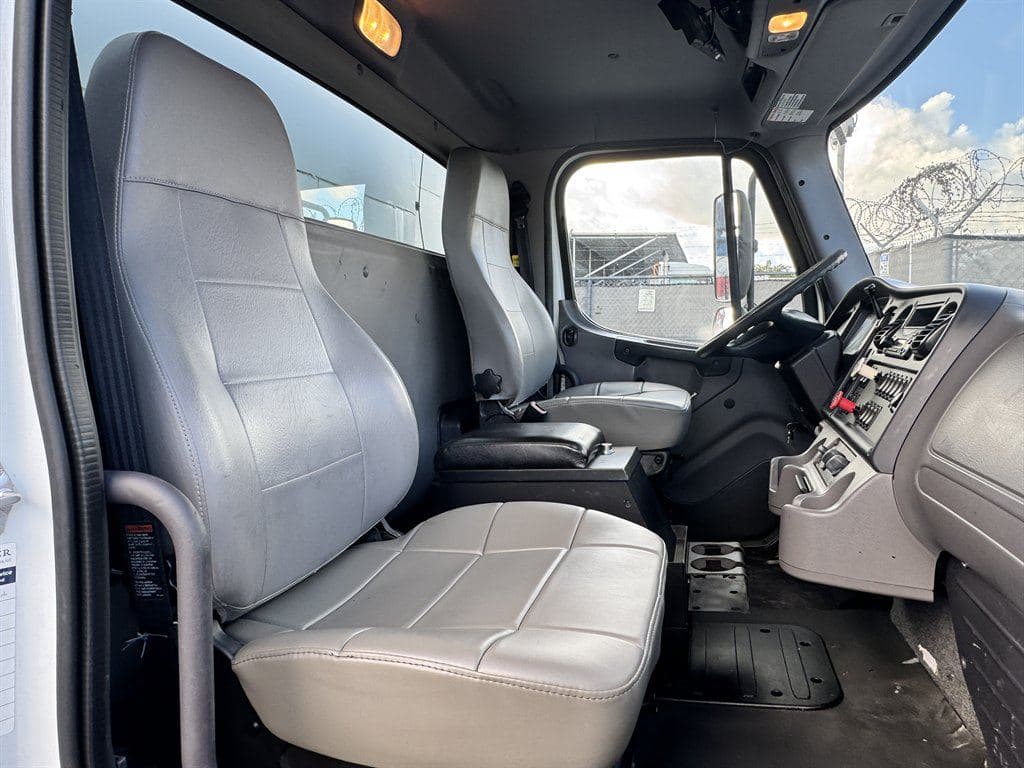 2014 Freightliner M2 106 image 50