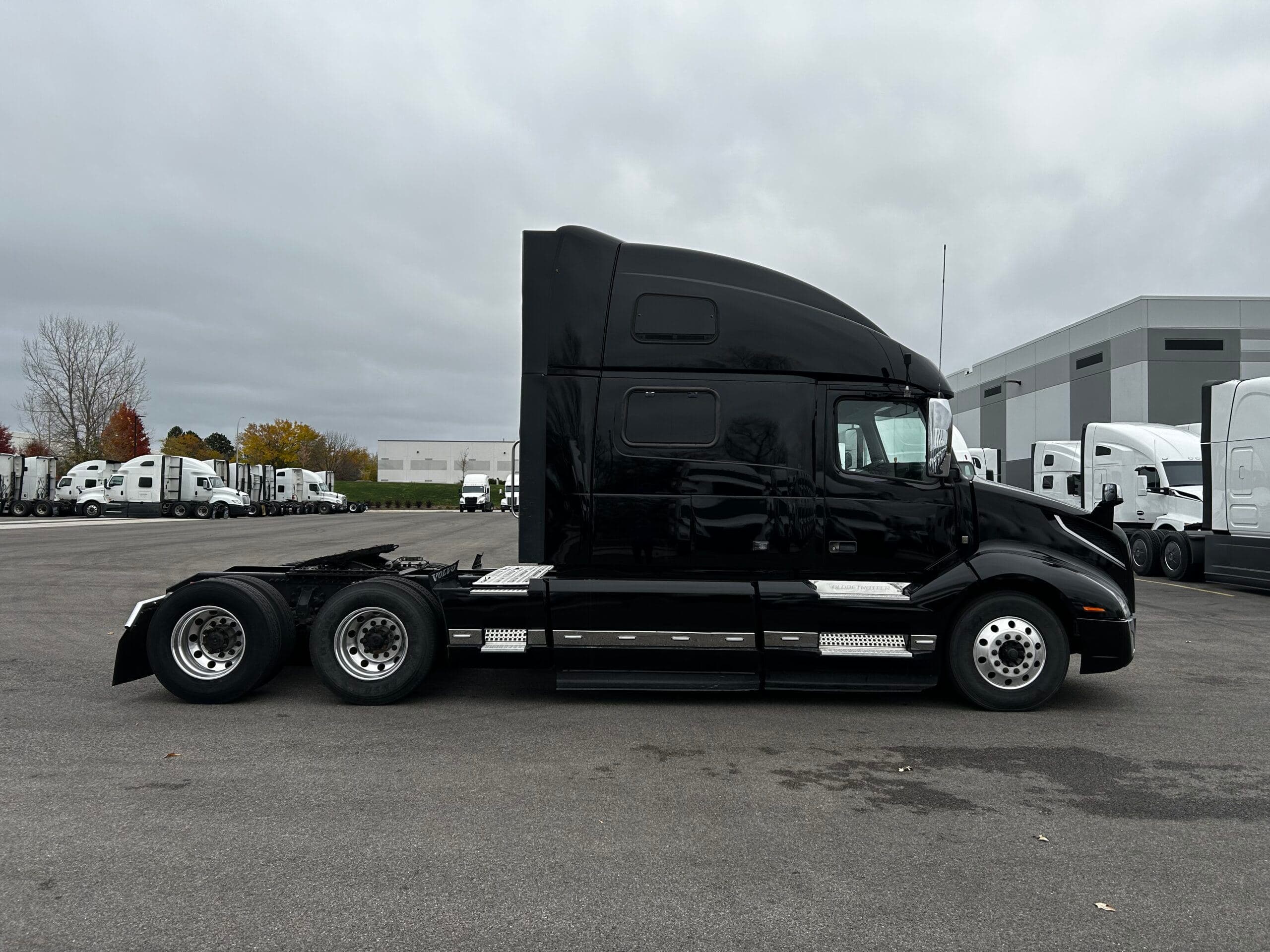 2022 Volvo VNL image 4
