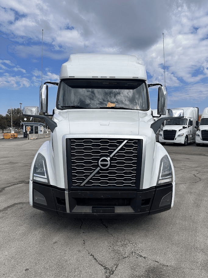 2022 Volvo VNL760 image 2