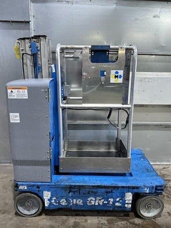 2015 GENIE GR12 image 1