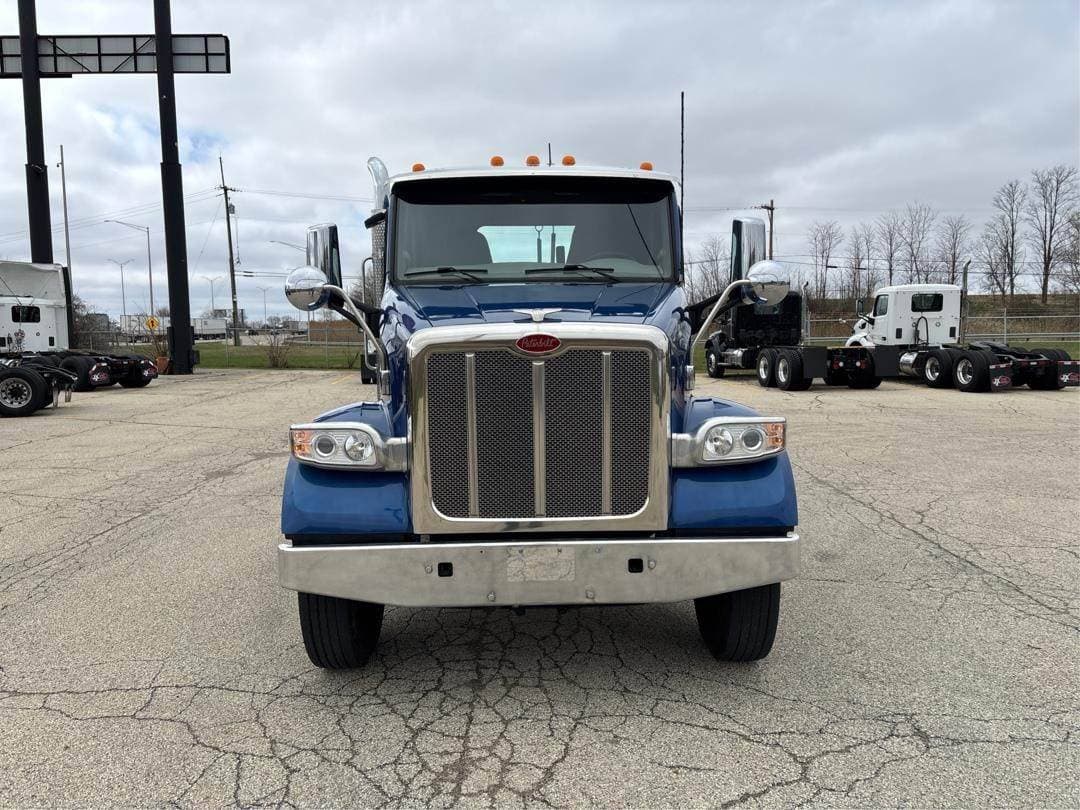 2021 Peterbilt 567 image 2