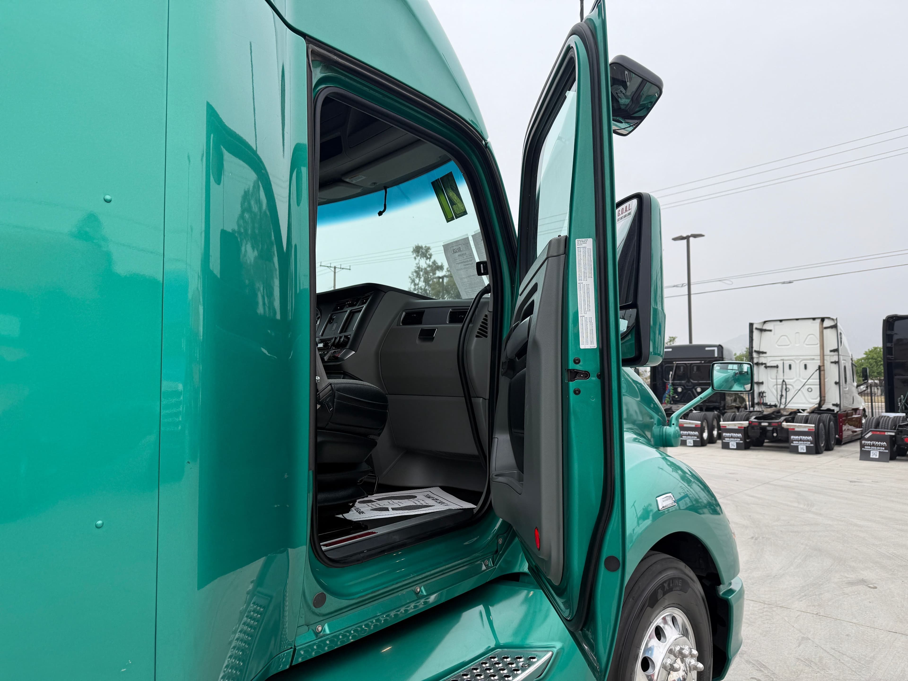 2021 Kenworth T680 image 15