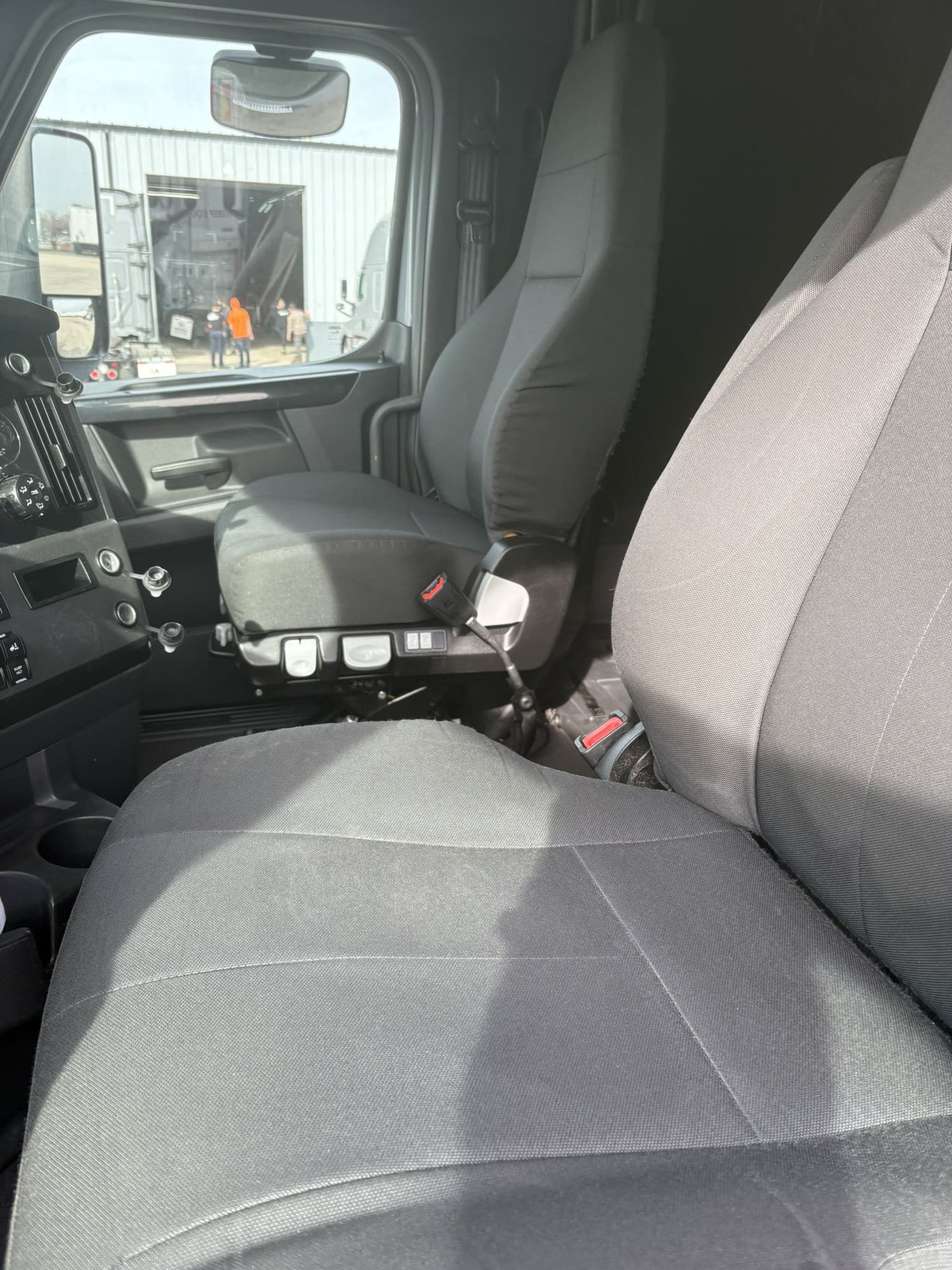 2023 Freightliner Cascadia 126 image 3