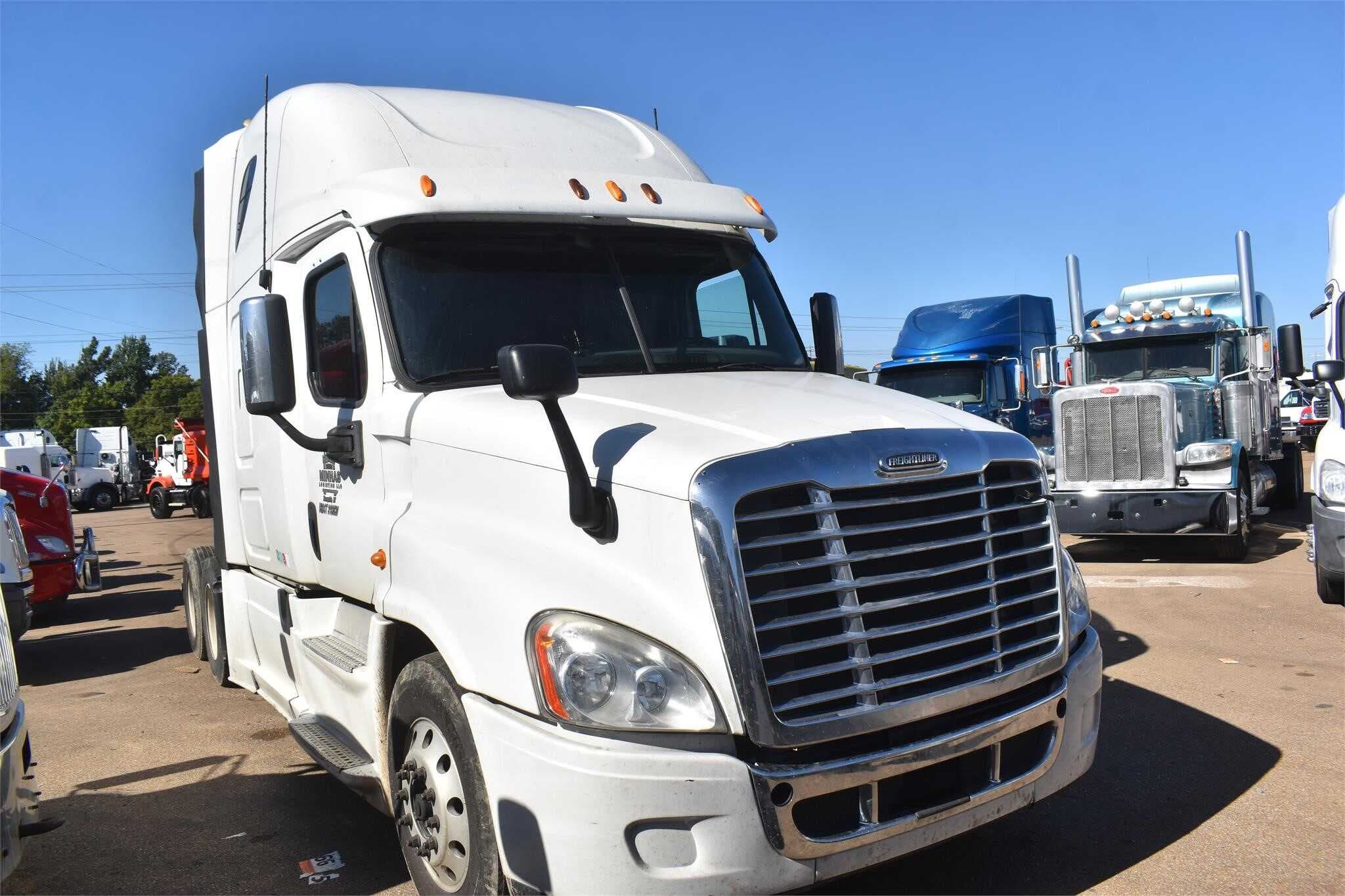2013 Freightliner Cascadia 125 image 4