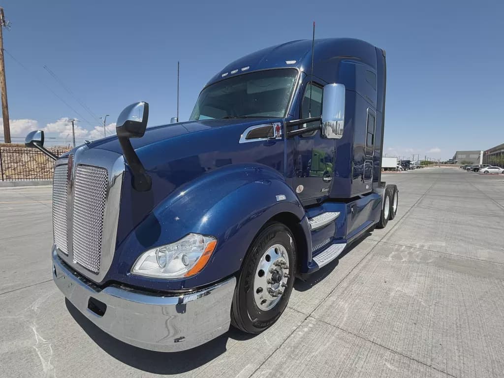 2022 Kenworth T680 image 2