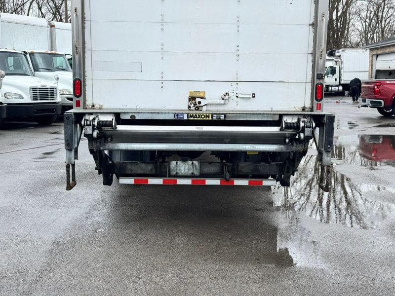 2019 Freightliner M2 106 image 8