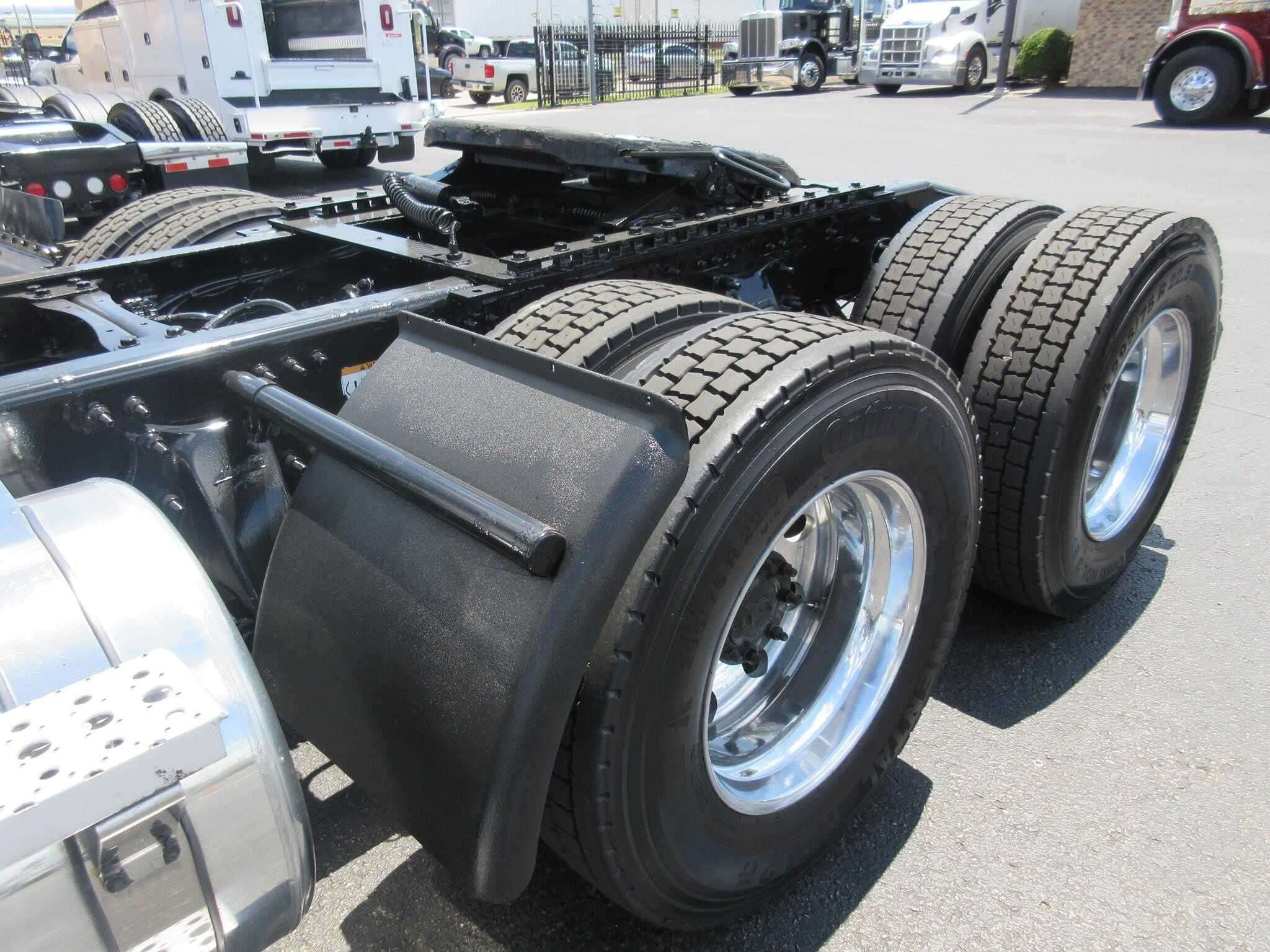 2020 Freightliner Cascadia 126 image 4